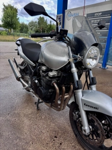 Kawasaki zr750