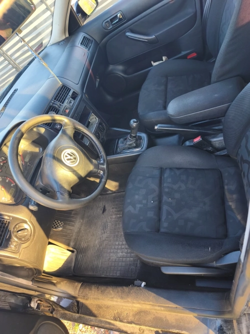 Golf 4 1.6sr LPG uszkodzony 5ty bieg