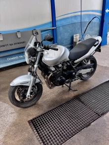 Kawasaki zr750