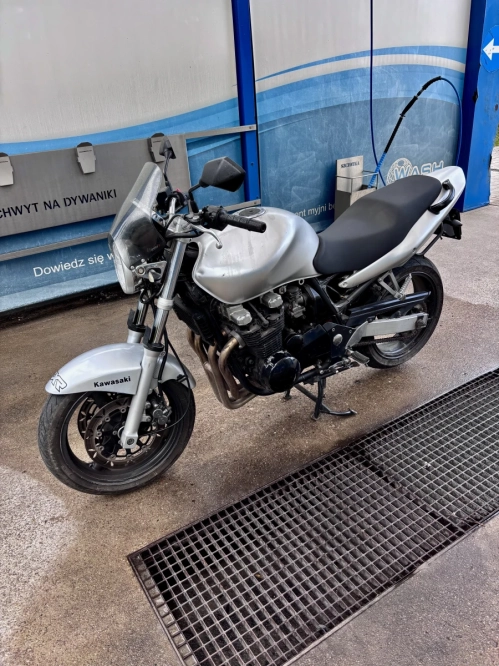 Kawasaki zr750