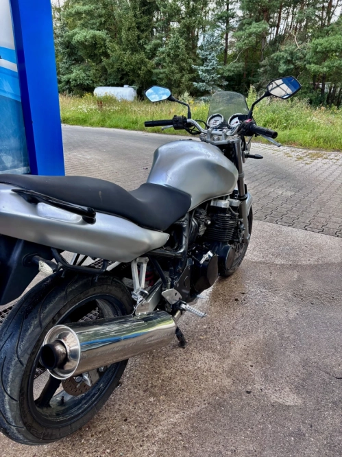 Kawasaki zr750