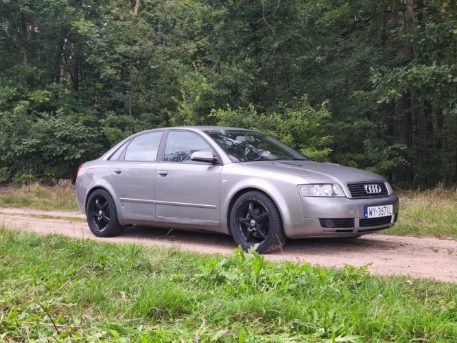 Audi A4 Sedan 2004r. 2,0 Benzyna Alufelgi Tanio