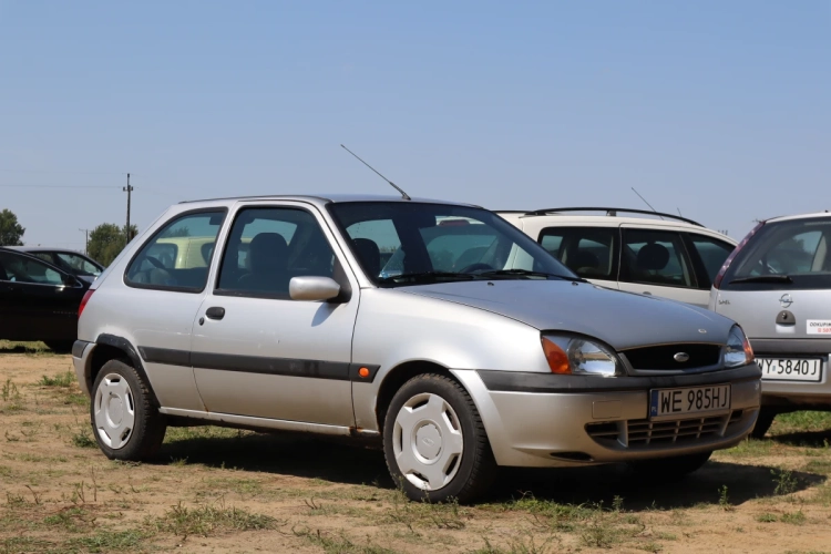 Ford Fiesta 2001r. 1.3 benzyna 3 drzwi klimatyzacja