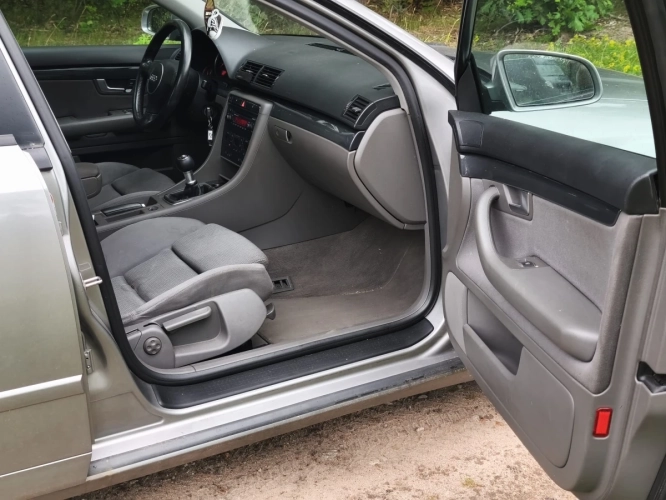 Audi A4 Sedan 2004r. 2,0 Benzyna Alufelgi Tanio