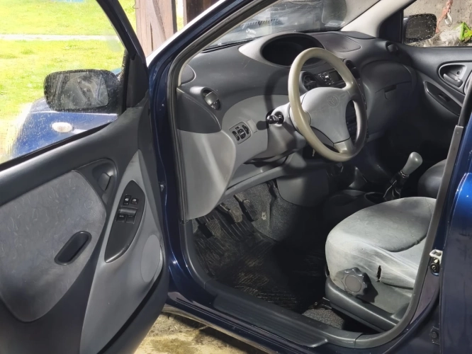 Toyota Yaris 1999r. 1,0 Bemzyna Klimatyzacja Wspomaganie AluFelgi