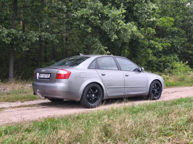 Audi A4 Sedan 2004r. 2,0 Benzyna Alufelgi Tanio