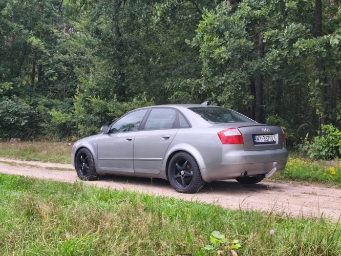 Audi A4 Sedan 2004r. 2,0 Benzyna Alufelgi Tanio