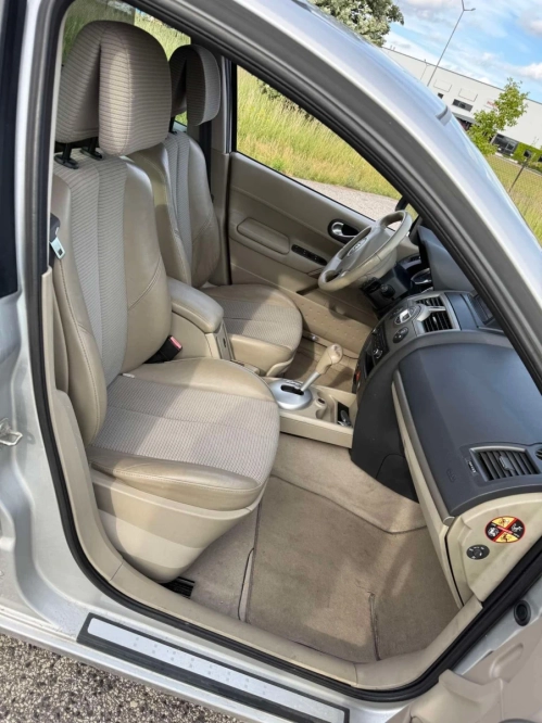 Renault Megane 1,9 dCi automat klimatronic  hak dotykowe radio