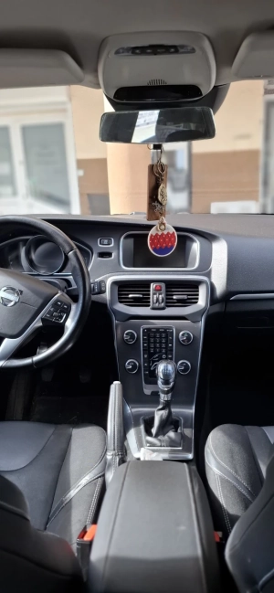 volvo v40