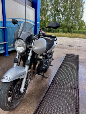 Kawasaki zr750