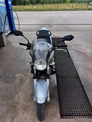 Kawasaki zr750